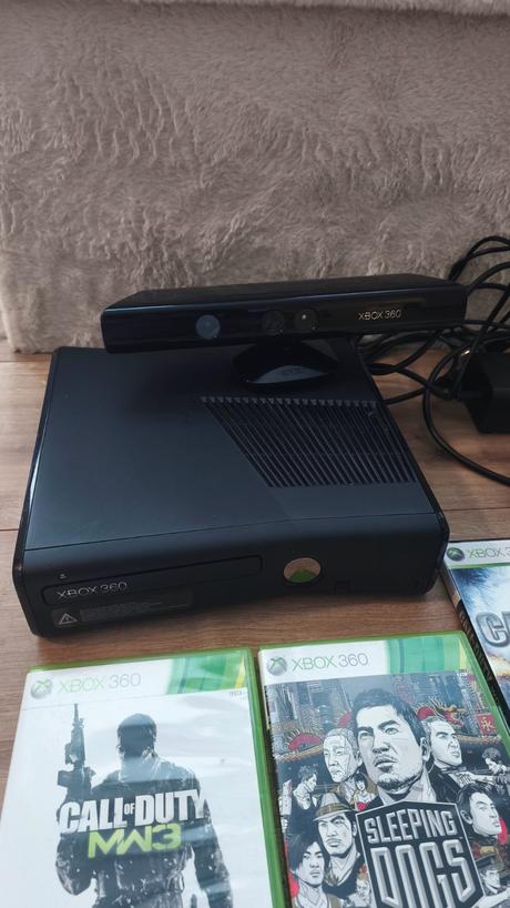 Xbox 360+ kinect a 9 hier, 