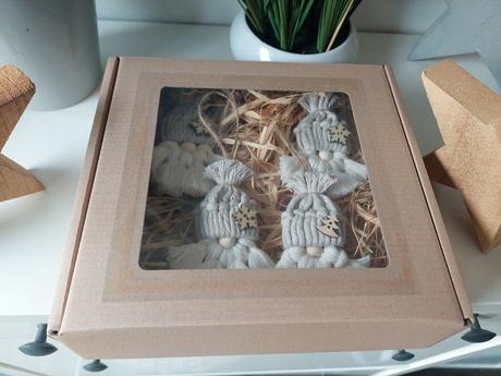 Macrame darčekové vianočné balenie ozdôb,