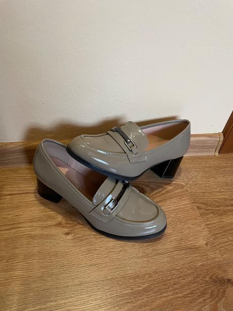 Mokasíny na opätku, 38