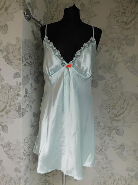 Pekna nočna košielka, 40