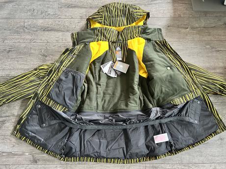 Kvalitna funkcna zimna bunda zn. nike, nike,l / xl