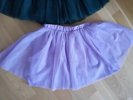 Zelená a fialková sukňa, 122