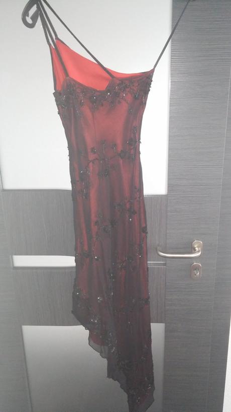 Rucne vysivane spolocenske saty, 36