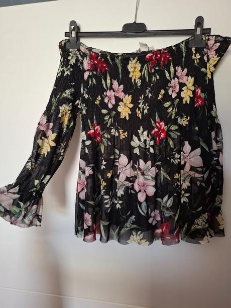 Off shoulder top, amisu,m