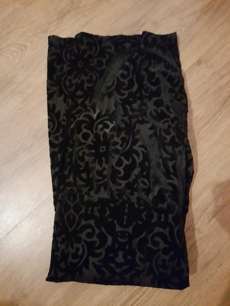 Šaty spoločenské, 46