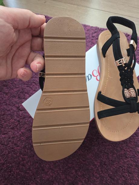 Dievcenske sandálky nové, 33