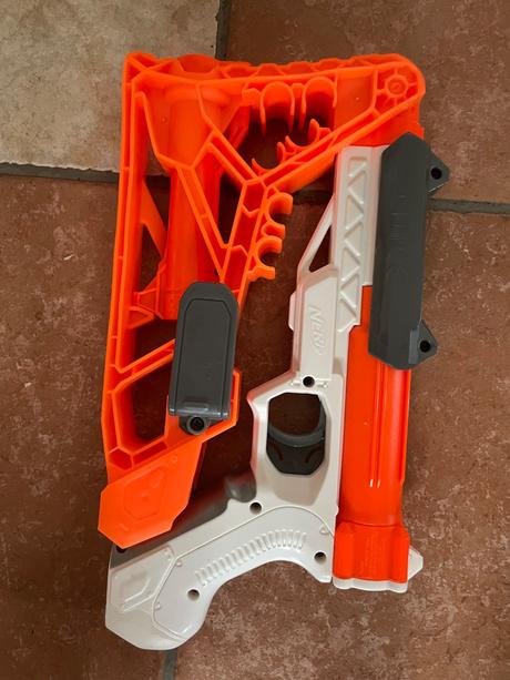 Nerf sharpfire - pištoľ na penové náboje, 