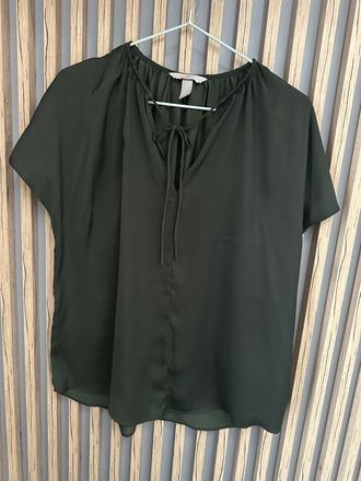 Tmavozelená saténová blúzka, h&m,s