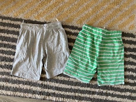 Kraťasky šedé a pásikavé, c&a,116