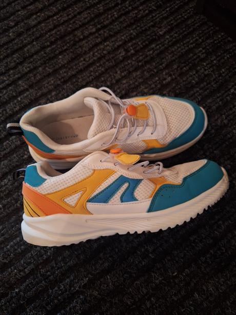 Tenisky, reserved,37