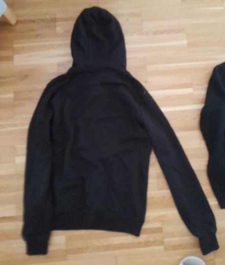 Párkrát nosené čierne pulóvre v.158/164,cena iba 3, 164