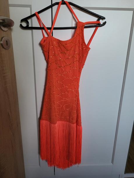 Tanečné šaty, 140