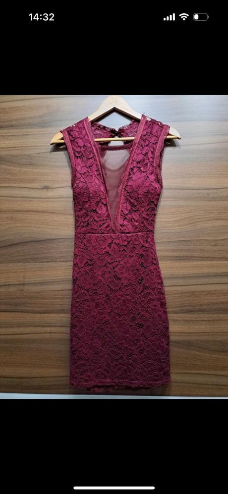 Krátke bordové šaty, s