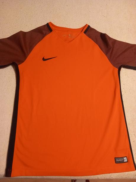 Predám tričko, 158