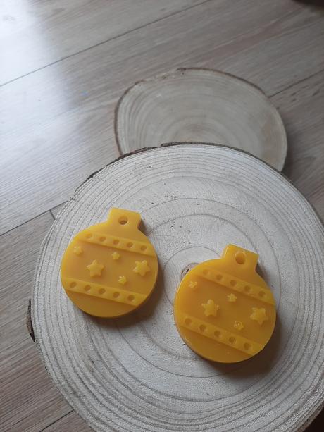 Ozdoby z včelieho vosku,