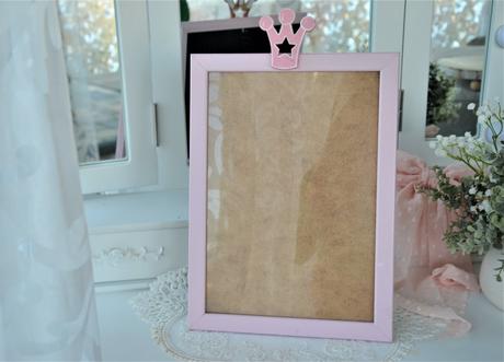 Drevený fotorám s korunkou,