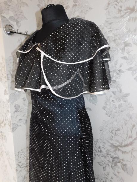 Pekne bodkovane vintage šaty, 36