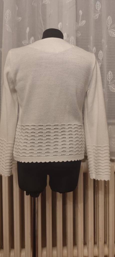 Biely svetrík jomar, 140