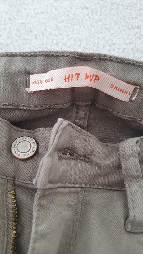 Olivové nohavice, 36