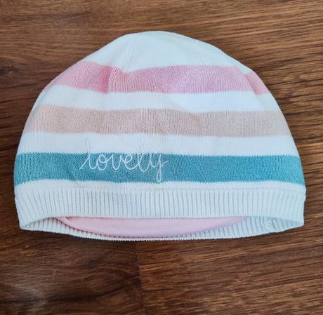 Čiapočka, reserved,86