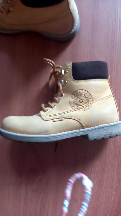 Značkové topánky, 32