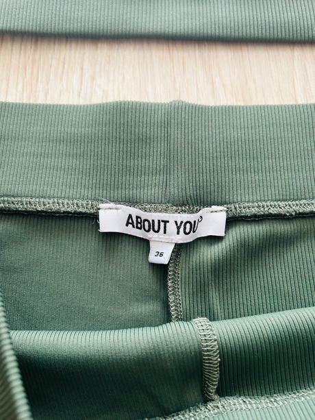 Štýlový rebrovaný komplet značky about you, s