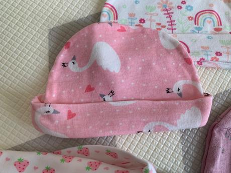 6 ks dojčenských čiapok, <50