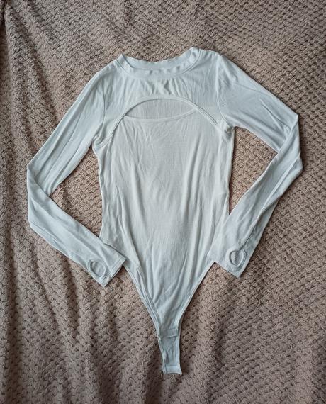 Zaujímavé biele elastické body zn.cropp veľ.m, m