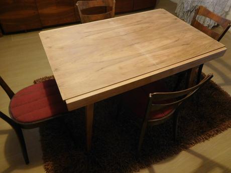 Stol jedálenský rozkladací +4 x stolička,, 