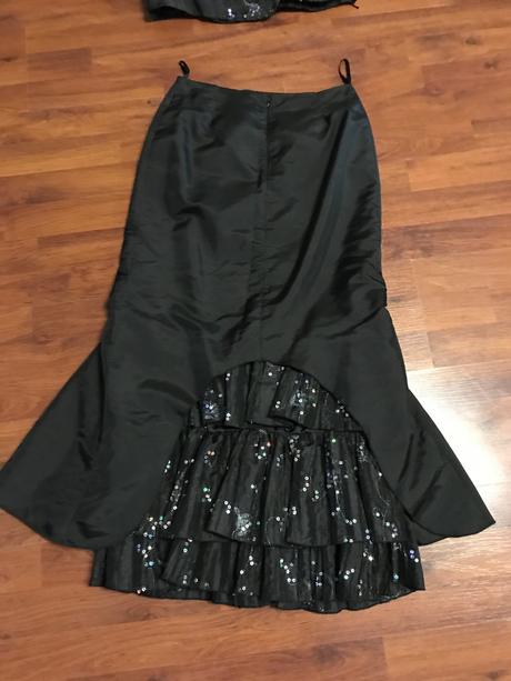 Krásne spoločenské šaty, 36