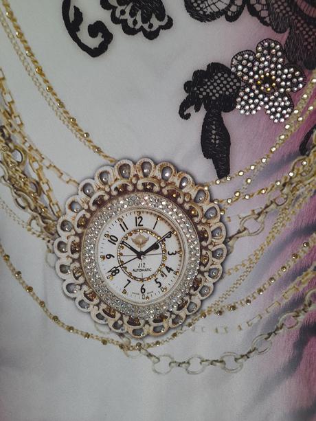 Top asymetrické tvaru, s