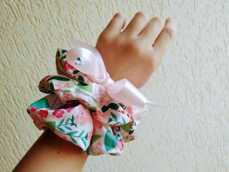 Scrunchie gumka s mašľou, 