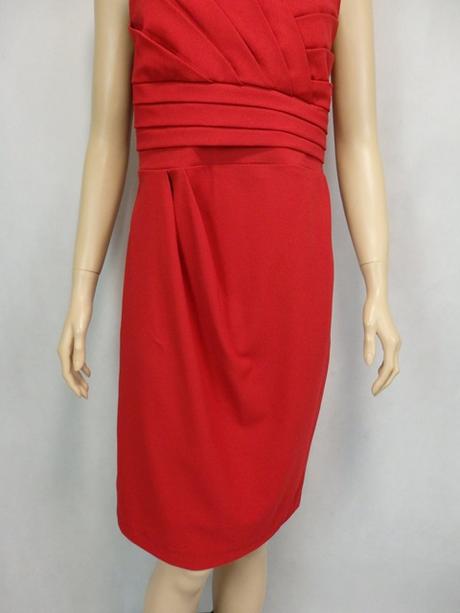 Kvalitné červené šaty, 38