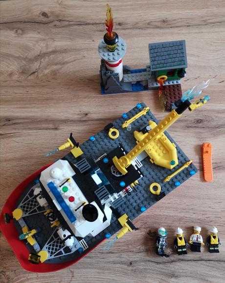 Lego city 60109 hasičský čln / loď,