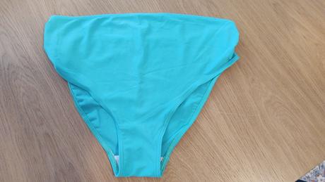 Predám krásne tehotenské plavky 2x oblečené, 40