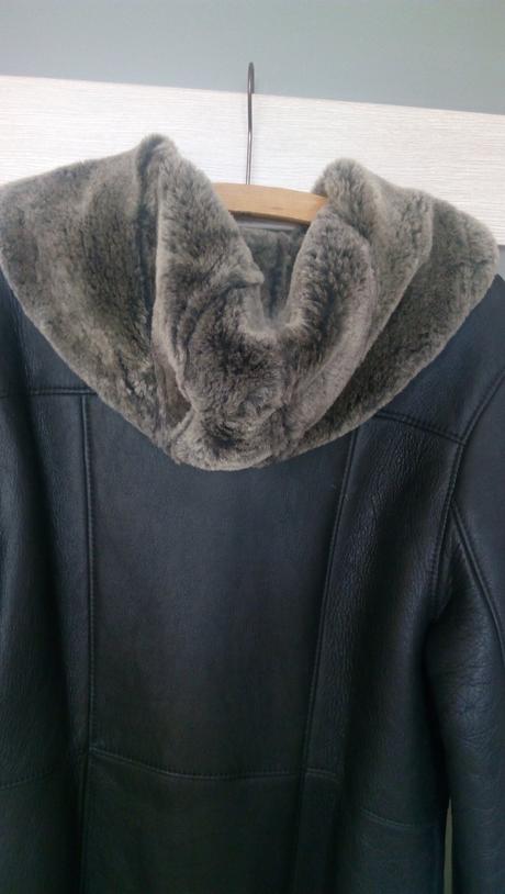 Pravý kožený trendy kožuch s kapucňou, l