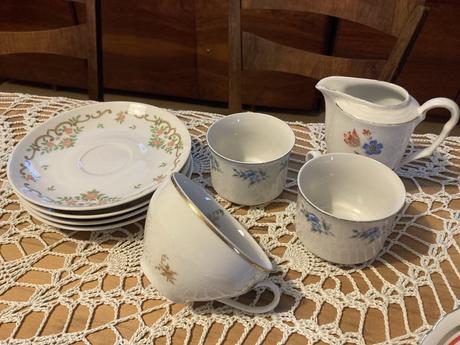 Porcelánové šálky podšálky rozne na dopoužívanie, 