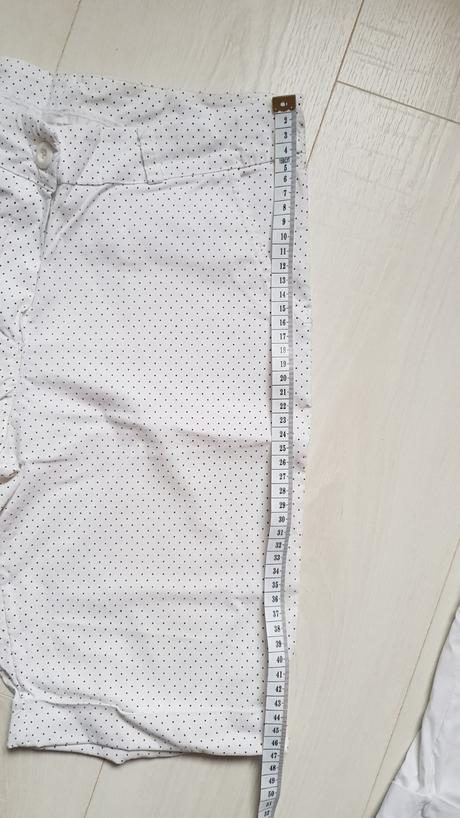 Biele krátke nohavice, s