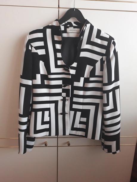 Neprehliadnuteľné dizajnérske sako, l