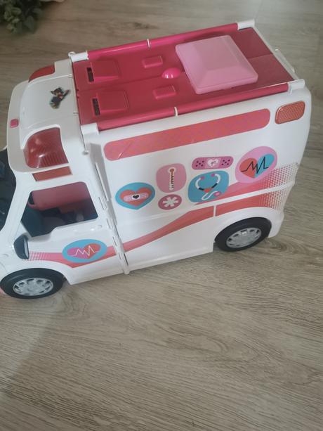 Barbie sanitka,