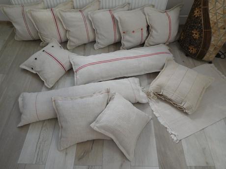 Vankúše menšie , vačšie, podlhovasté,, 