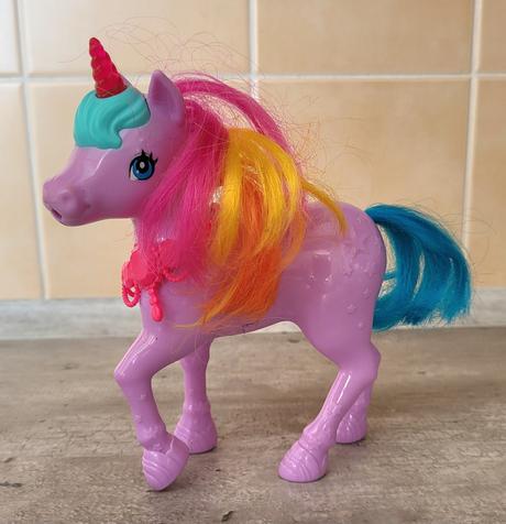 Jednorožec s farebnou hrivou, 
