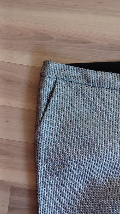 Zaujímavé strieborné nohavice s vreckami, h&m,38