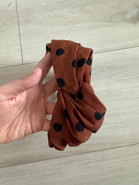 Bodkovana čelenka, bijou brigitte