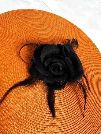 Zaujímavá brošňa,