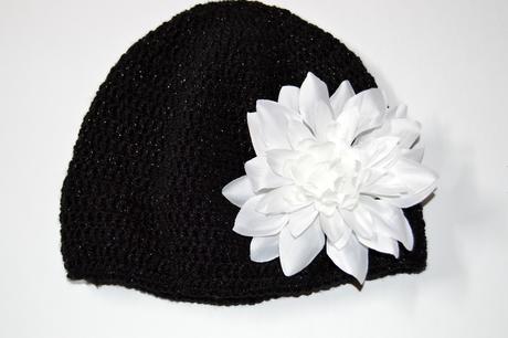 Háčkovaná čiapočka s kvetom, 98 / 104 / 110 / 116 / 122