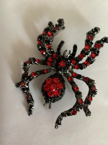 Brošňa pavúk červená,