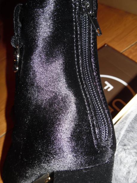 Zamatové kotníčky, 40