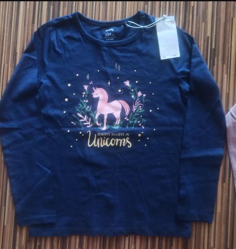 Nove jednorozec tricka a barbie saty, 122–134