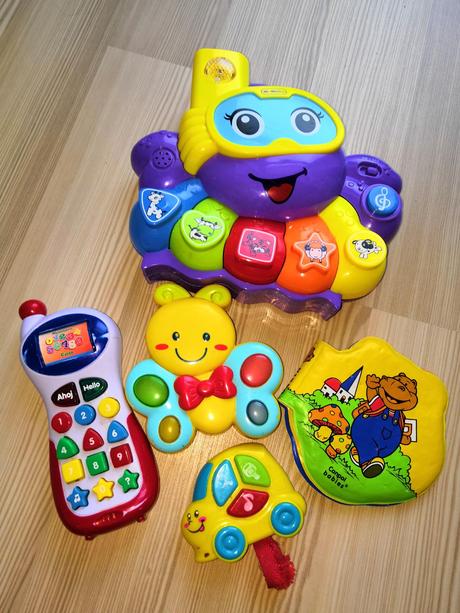 Mobil, motýľ, chobotnica, autičko,